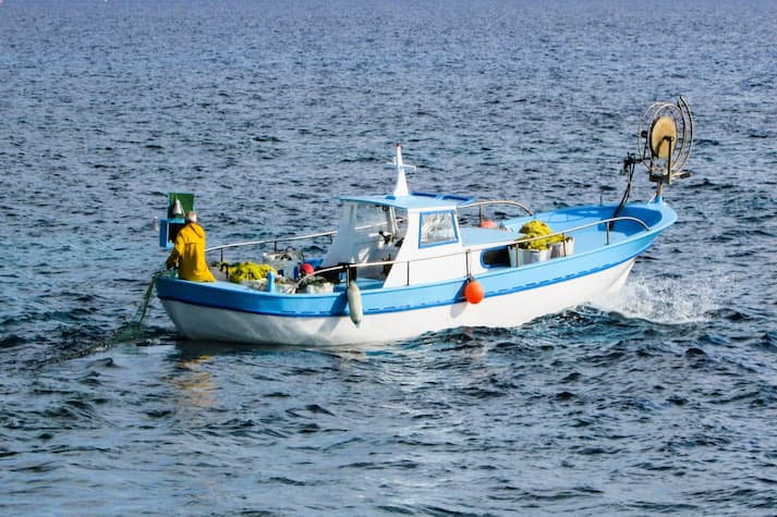 apa yang digunakan oleh nelayan tradisional untuk menangkap ikan